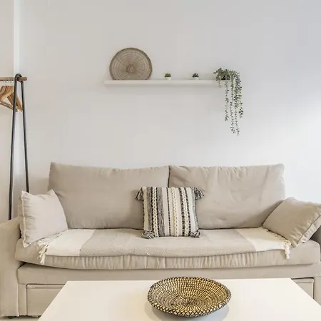 Aparthotel Black And White 1 11 4*