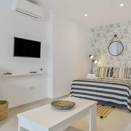 Black And White 1 11 Aparthotel Tarifa