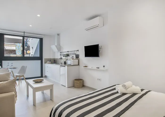 Black And White 1 11 Aparthotel