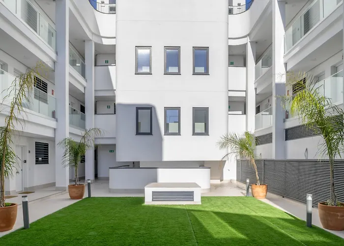 Aparthotel Black And White 1 11 Tarifa